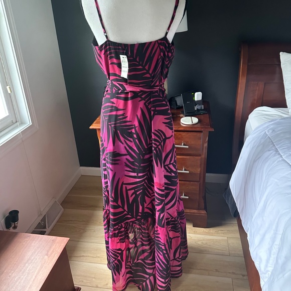 NWT Wrap Maxi Dress Palm Leaf Pattern in Pink tones - Size M - Picture 3 of 4